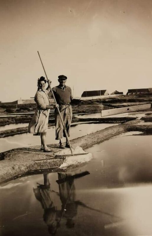 photo ancienne de nos ascendants dans les marais salants